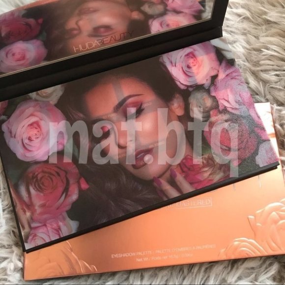 Huda Beauty Rose Gold Remastered Eyeshadow Palette - Picture 3 of 4
